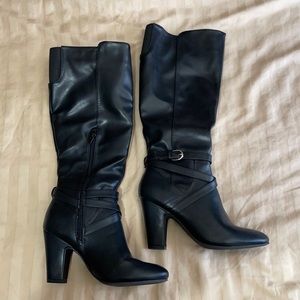 Women’s black boots